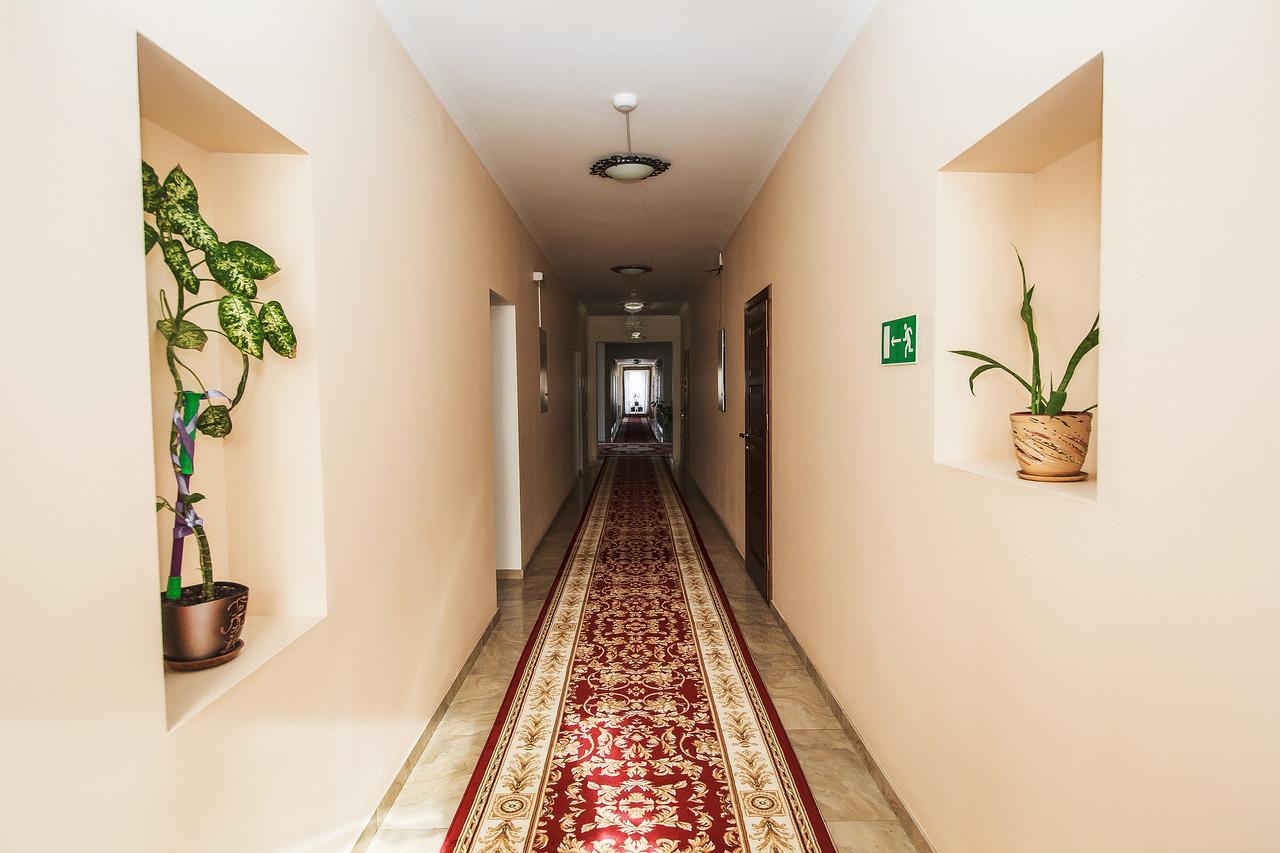 Slavyanskaya Hata Hotel Baranavichy Bagian luar foto